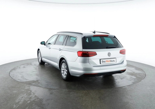 Volkswagen Passat cena 93800 przebieg: 135508, rok produkcji 2019 z Rybnik małe 781